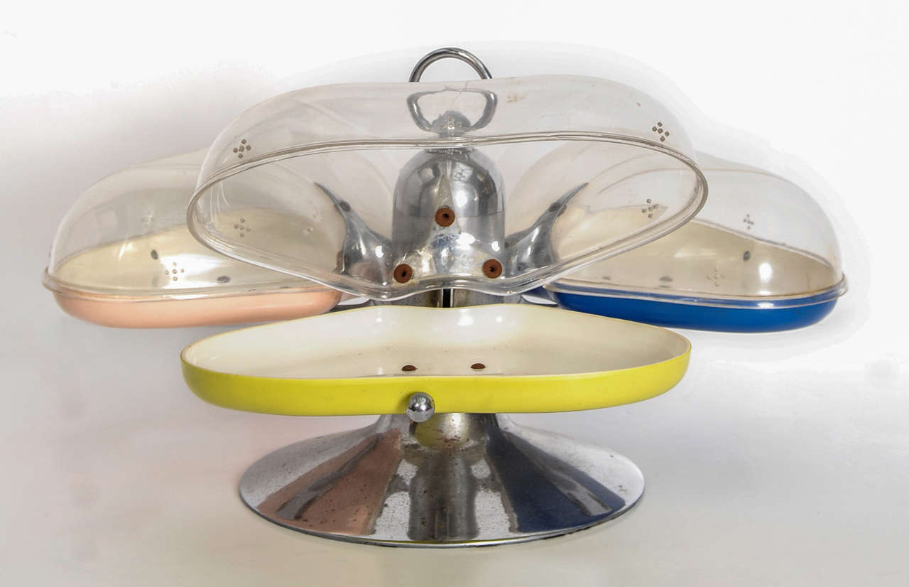 Midcentury Rotating Chrome and Plastic American Food Container, 1950s In Good Condition For Sale In Milan, IT